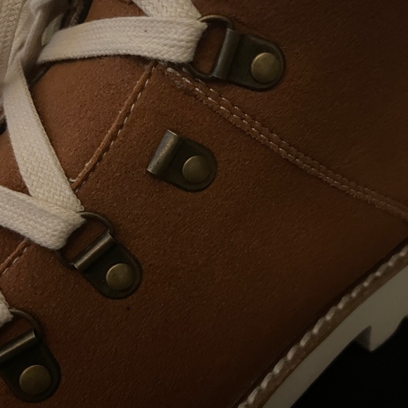 Oasis Society Cream Winter Boots with Textured Sole - Picture 6 of 8